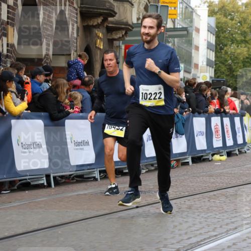 05.10.2025 - 20. swb-Marathon Bremen Strokosch-Dieckow http://msf.ph/oto/9229617 05.10.2025 10:51:15 Ziel 9906, 10215, 10222, 10432 meine-sportfotos.de