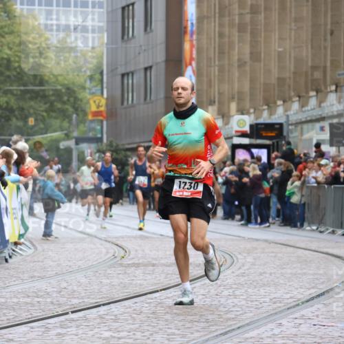 05.10.2025 - 20. swb-Marathon Bremen Strokosch-Dieckow http://msf.ph/oto/9229621 05.10.2025 12:28:32 Ziel 1730 meine-sportfotos.de