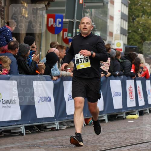 05.10.2025 - 20. swb-Marathon Bremen Strokosch-Dieckow http://msf.ph/oto/9229635 05.10.2025 10:51:22 Ziel 10321, 10376, 10556, 11177 meine-sportfotos.de