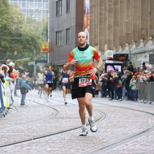 05.10.2025 - 20. swb-Marathon Bremen Strokosch-Dieckow http://msf.ph/oto/9229639 05.10.2025 12:28:32 Ziel 1730 meine-sportfotos.de