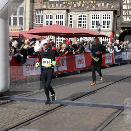 05.10.2025 - 20. swb-Marathon Bremen Yannick Fuchs http://msf.ph/oto/9229644 05.10.2025 11:02:20 Ziel 9363, 9426, 10301, 10508, 11014, 11340, 11454, 11646 meine-sportfotos.de