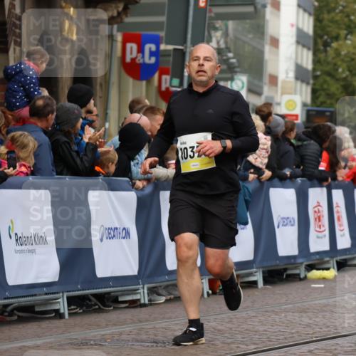 05.10.2025 - 20. swb-Marathon Bremen Strokosch-Dieckow http://msf.ph/oto/9229648 05.10.2025 10:51:22 Ziel 10321, 10376, 10556, 11177 meine-sportfotos.de