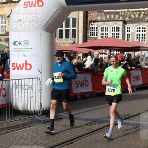 05.10.2025 - 20. swb-Marathon Bremen Yannick Fuchs http://msf.ph/oto/9229652 05.10.2025 10:59:35 Ziel 9635, 9737, 10391, 10809, 11657, 11728 meine-sportfotos.de