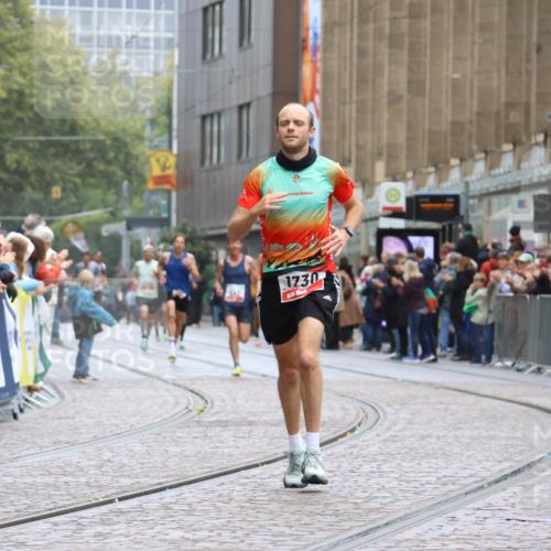05.10.2025 - 20. swb-Marathon Bremen Strokosch-Dieckow http://msf.ph/oto/9229656 05.10.2025 12:28:32 Ziel 1730 meine-sportfotos.de