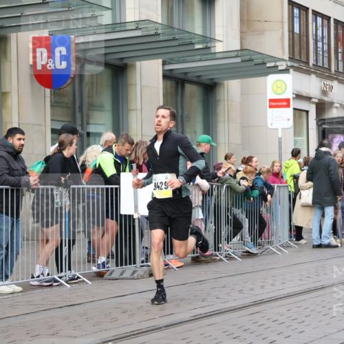 05.10.2025 - 20. swb-Marathon Bremen Strokosch-Dieckow http://msf.ph/oto/9229657 05.10.2025 10:36:42 Ziel 9429, 9480, 9429, 9480 meine-sportfotos.de