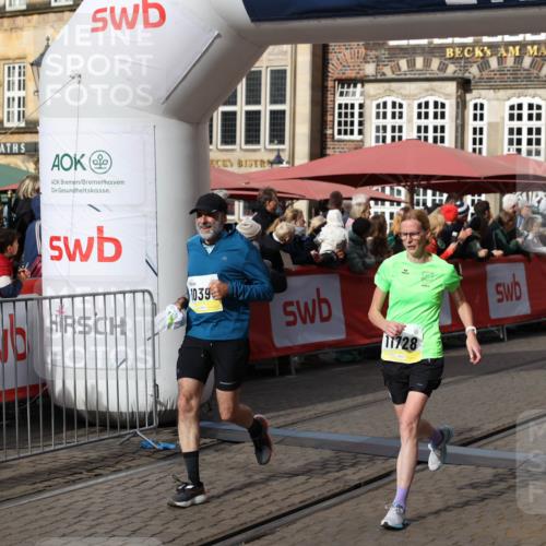 05.10.2025 - 20. swb-Marathon Bremen Yannick Fuchs http://msf.ph/oto/9229659 05.10.2025 10:59:35 Ziel 9635, 9737, 10391, 10809, 11657, 11728 meine-sportfotos.de