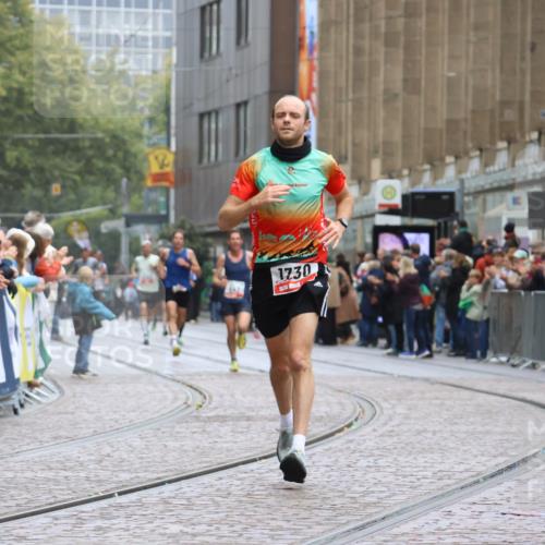 05.10.2025 - 20. swb-Marathon Bremen Strokosch-Dieckow http://msf.ph/oto/9229673 05.10.2025 12:28:32 Ziel 1730 meine-sportfotos.de