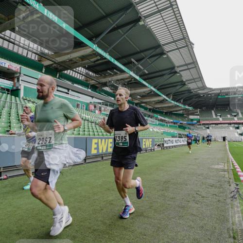 05.10.2025 - 20. swb-Marathon Bremen Michael Burmester http://msf.ph/oto/9229675 05.10.2025 12:43:23 Laufen im Stadion 577, 588, 628, 662, 706, 1105, 1265, 1641, 1652, 1745, 1810, 1992, 2062, 2385, 2967, 3391, 3435, 3580, 3705, 4369, 4631, 4664, 4867, 5014, 5231, 5287, 5470, 5495, 5741, 5815, 5988, 6224, 6385, 6423, 6912, 7269, 7472, 7498, 7547, 7668, 7764, 7816, 7834, 8053, 8275, 8520, 8593, 9095, 588, 965, 1123, 1215, 1612, 1645, 2068, 2141, 2385, 3294, 5028, 7405 meine-sportfotos.de