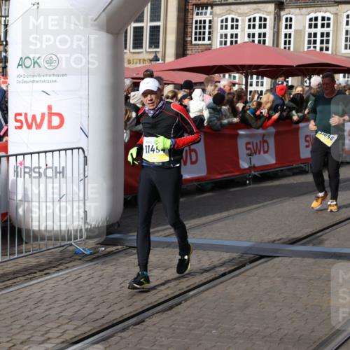 05.10.2025 - 20. swb-Marathon Bremen Yannick Fuchs http://msf.ph/oto/9229684 05.10.2025 11:02:20 Ziel 9363, 9426, 10301, 10508, 11014, 11340, 11454, 11646 meine-sportfotos.de