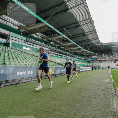 05.10.2025 - 20. swb-Marathon Bremen Michael Burmester http://msf.ph/oto/9229687 05.10.2025 12:43:30 Laufen im Stadion 288, 577, 628, 662, 706, 1265, 1641, 1652, 1745, 1992, 2062, 2967, 3391, 3435, 3580, 4369, 4631, 4664, 4867, 5014, 5231, 5287, 5495, 5741, 5815, 5988, 6224, 6385, 6423, 6912, 7269, 7472, 7498, 7547, 7668, 7764, 7816, 7834, 8053, 8275, 8520, 8593, 9095, 588, 965, 1105, 1123, 1215, 1612, 1645, 1810, 2068, 2141, 2385, 3294, 3705, 5028, 5470, 7405, 7547 meine-sportfotos.de