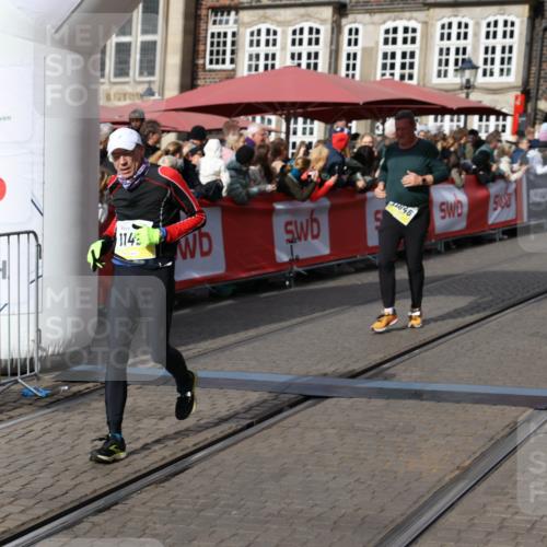 05.10.2025 - 20. swb-Marathon Bremen Yannick Fuchs http://msf.ph/oto/9229688 05.10.2025 11:02:20 Ziel 9363, 9426, 10301, 10508, 11014, 11340, 11454, 11646 meine-sportfotos.de