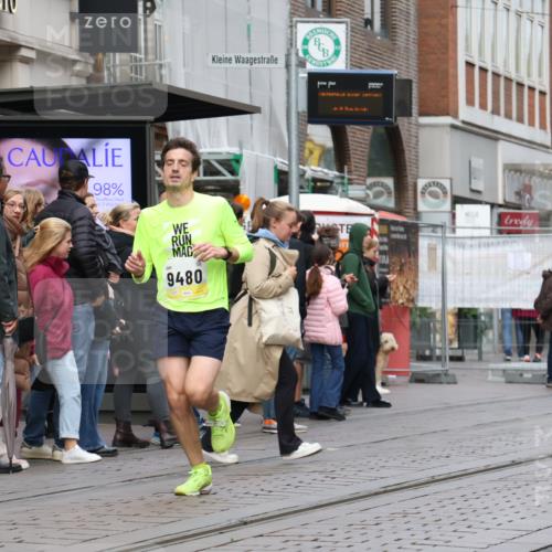 05.10.2025 - 20. swb-Marathon Bremen Strokosch-Dieckow http://msf.ph/oto/9229700 05.10.2025 10:36:52 Ziel 9480, 9565, 10704, 11213, 9480, 9565, 10704, 11213 meine-sportfotos.de