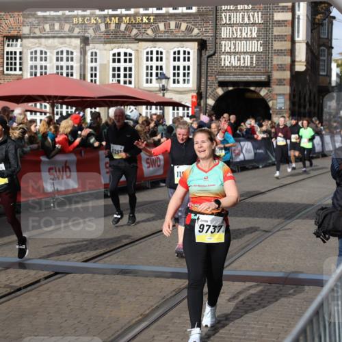 05.10.2025 - 20. swb-Marathon Bremen Yannick Fuchs http://msf.ph/oto/9229702 05.10.2025 10:59:38 Ziel 9609, 9737, 10391, 10809, 11251, 11657, 11728 meine-sportfotos.de