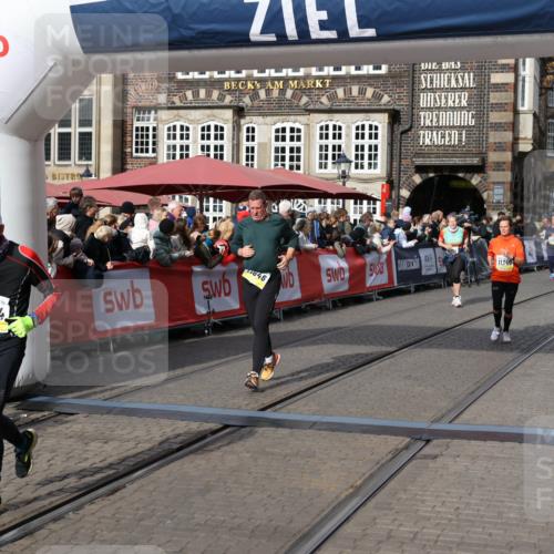 05.10.2025 - 20. swb-Marathon Bremen Yannick Fuchs http://msf.ph/oto/9229706 05.10.2025 11:02:21 Ziel 9363, 10130, 10508, 11014, 11340, 11454, 11646 meine-sportfotos.de