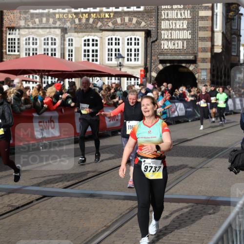 05.10.2025 - 20. swb-Marathon Bremen Yannick Fuchs http://msf.ph/oto/9229708 05.10.2025 10:59:38 Ziel 9609, 9737, 10391, 10809, 11251, 11657, 11728 meine-sportfotos.de