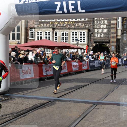05.10.2025 - 20. swb-Marathon Bremen Yannick Fuchs http://msf.ph/oto/9229711 05.10.2025 11:02:21 Ziel 9363, 10130, 10508, 11014, 11340, 11454, 11646 meine-sportfotos.de