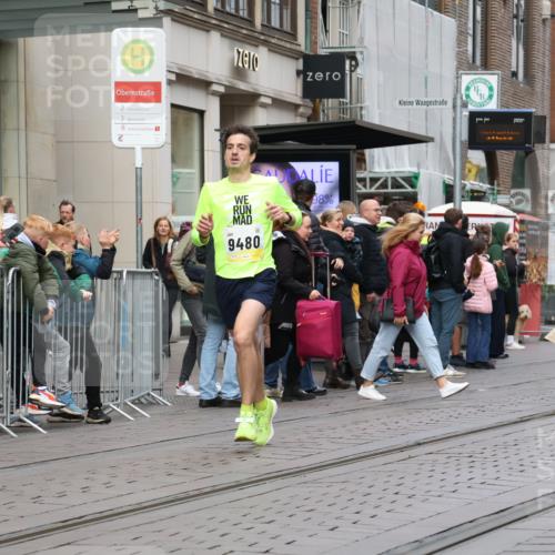 05.10.2025 - 20. swb-Marathon Bremen Strokosch-Dieckow http://msf.ph/oto/9229712 05.10.2025 10:36:53 Ziel 9480, 9565, 10704, 11213, 9480, 9565, 10704, 11213 meine-sportfotos.de