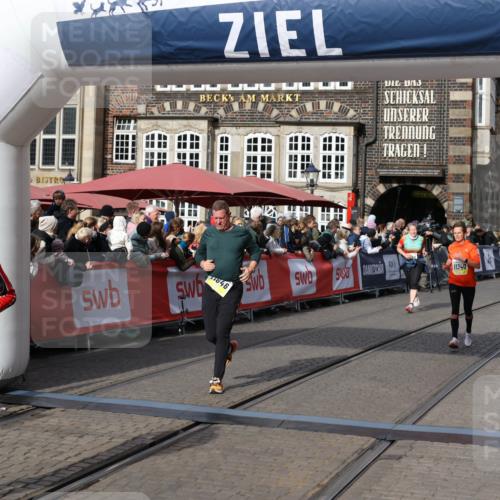 05.10.2025 - 20. swb-Marathon Bremen Yannick Fuchs http://msf.ph/oto/9229720 05.10.2025 11:02:21 Ziel 9363, 10130, 10508, 11014, 11340, 11454, 11646 meine-sportfotos.de