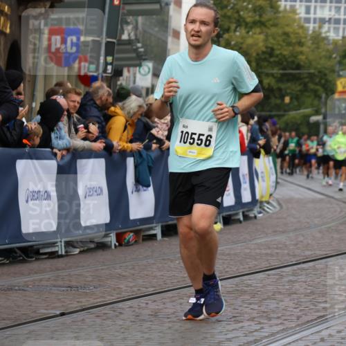 05.10.2025 - 20. swb-Marathon Bremen Strokosch-Dieckow http://msf.ph/oto/9229721 05.10.2025 10:51:23 Ziel 10321, 10376, 10556, 11177 meine-sportfotos.de