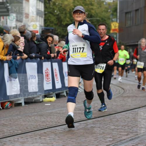 05.10.2025 - 20. swb-Marathon Bremen Strokosch-Dieckow http://msf.ph/oto/9229736 05.10.2025 10:51:25 Ziel 10321, 10376, 10556, 11177 meine-sportfotos.de