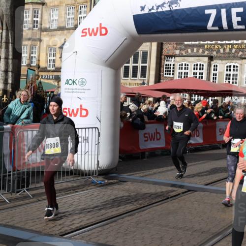 05.10.2025 - 20. swb-Marathon Bremen Yannick Fuchs http://msf.ph/oto/9229745 05.10.2025 10:59:39 Ziel 9609, 9737, 10391, 10809, 11251, 11657, 11728 meine-sportfotos.de