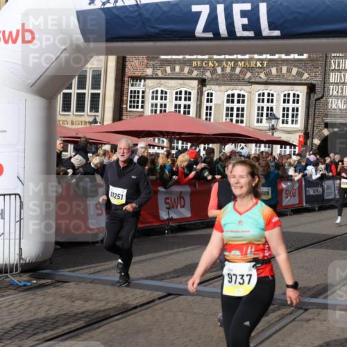 05.10.2025 - 20. swb-Marathon Bremen Yannick Fuchs http://msf.ph/oto/9229750 05.10.2025 10:59:39 Ziel 9609, 9737, 10391, 10809, 11251, 11657, 11728 meine-sportfotos.de