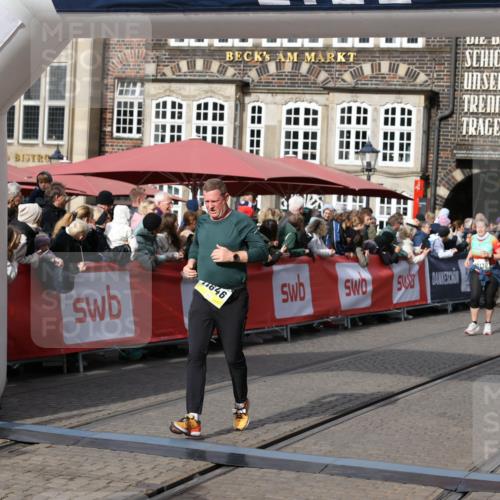 05.10.2025 - 20. swb-Marathon Bremen Yannick Fuchs http://msf.ph/oto/9229751 05.10.2025 11:02:21 Ziel 9363, 10130, 10508, 11014, 11340, 11454, 11646 meine-sportfotos.de
