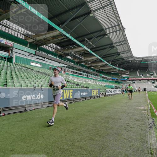 05.10.2025 - 20. swb-Marathon Bremen Michael Burmester http://msf.ph/oto/9229753 05.10.2025 12:43:55 Laufen im Stadion 288, 329, 548, 577, 628, 706, 1196, 1641, 1992, 2092, 2249, 2967, 3435, 3580, 4369, 4422, 4631, 4867, 5014, 5287, 5495, 5815, 5908, 5988, 6224, 6385, 6912, 7373, 7668, 7816, 7834, 7949, 8030, 8275, 8593, 9095, 662, 1265, 1652, 1745, 2062, 4664, 5231, 6423, 7269, 7498, 8053, 8520 meine-sportfotos.de