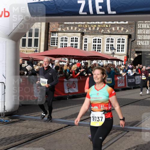 05.10.2025 - 20. swb-Marathon Bremen Yannick Fuchs http://msf.ph/oto/9229756 05.10.2025 10:59:39 Ziel 9609, 9737, 10391, 10809, 11251, 11657, 11728 meine-sportfotos.de