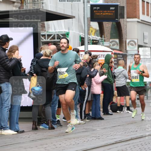 05.10.2025 - 20. swb-Marathon Bremen Strokosch-Dieckow http://msf.ph/oto/9229761 05.10.2025 10:37:03 Ziel 9565, 9586, 10358, 10704, 11021, 11213, 9565, 9586, 10358, 10704, 11021, 11213 meine-sportfotos.de
