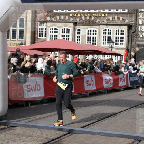 05.10.2025 - 20. swb-Marathon Bremen Yannick Fuchs http://msf.ph/oto/9229763 05.10.2025 11:02:21 Ziel 9363, 10130, 10508, 11014, 11340, 11454, 11646 meine-sportfotos.de