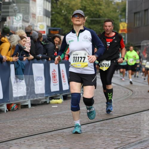 05.10.2025 - 20. swb-Marathon Bremen Strokosch-Dieckow http://msf.ph/oto/9229764 05.10.2025 10:51:25 Ziel 10321, 10376, 10556, 11177 meine-sportfotos.de