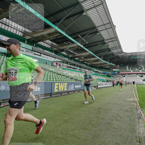 05.10.2025 - 20. swb-Marathon Bremen Michael Burmester http://msf.ph/oto/9229765 05.10.2025 12:43:59 Laufen im Stadion 288, 329, 548, 577, 706, 1196, 1992, 2092, 2249, 2967, 3435, 3580, 4369, 4422, 4631, 4867, 5014, 5287, 5495, 5815, 5908, 5988, 6224, 6385, 6912, 7373, 7816, 7834, 7949, 8030, 8275, 8593, 9095, 628, 662, 1641, 1652, 1745, 2062, 4664, 5231, 6423, 7269, 7498, 7668, 8053 meine-sportfotos.de