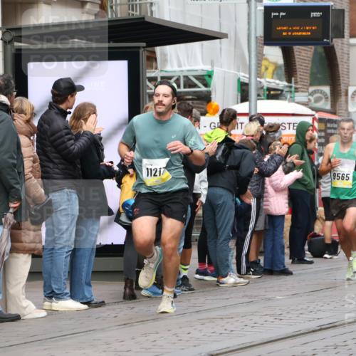 05.10.2025 - 20. swb-Marathon Bremen Strokosch-Dieckow http://msf.ph/oto/9229768 05.10.2025 10:37:03 Ziel 9565, 9586, 10358, 10704, 11021, 11213, 9565, 9586, 10358, 10704, 11021, 11213 meine-sportfotos.de