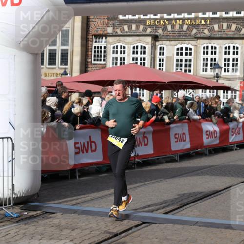 05.10.2025 - 20. swb-Marathon Bremen Yannick Fuchs http://msf.ph/oto/9229773 05.10.2025 11:02:21 Ziel 9363, 10130, 10508, 11014, 11340, 11454, 11646 meine-sportfotos.de