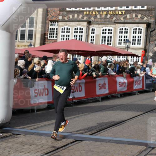 05.10.2025 - 20. swb-Marathon Bremen Yannick Fuchs http://msf.ph/oto/9229779 05.10.2025 11:02:21 Ziel 9363, 10130, 10508, 11014, 11340, 11454, 11646 meine-sportfotos.de