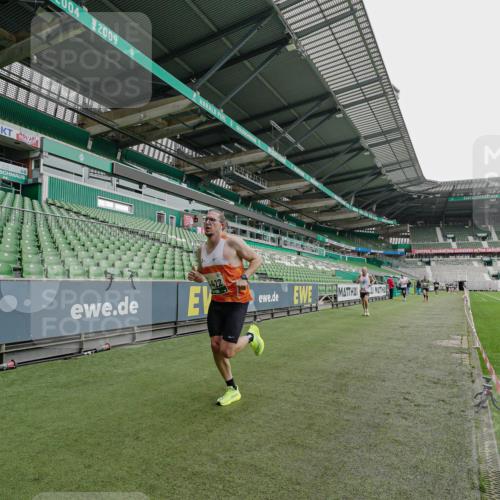 05.10.2025 - 20. swb-Marathon Bremen Michael Burmester http://msf.ph/oto/9229781 05.10.2025 12:44:03 Laufen im Stadion 288, 329, 506, 548, 577, 706, 1196, 1992, 2092, 2249, 2967, 3435, 3580, 4369, 4422, 4631, 4867, 5014, 5287, 5495, 5908, 5988, 6224, 6385, 6912, 7373, 7816, 7834, 7949, 8030, 8275, 8593, 9095, 628, 662, 1641, 1652, 1745, 2062, 3580, 4664, 5231, 5815, 6224, 6423, 7269, 7498, 7668, 8053 meine-sportfotos.de