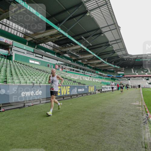 05.10.2025 - 20. swb-Marathon Bremen Michael Burmester http://msf.ph/oto/9229783 05.10.2025 12:44:07 Laufen im Stadion 288, 329, 506, 548, 577, 706, 917, 1196, 1992, 2092, 2249, 2967, 3435, 4369, 4422, 4631, 4867, 5014, 5287, 5495, 5908, 5988, 6385, 6912, 7099, 7373, 7525, 7816, 7834, 7949, 8030, 8275, 8593, 9095, 577, 628, 662, 1641, 1652, 1745, 2062, 3580, 5231, 5815, 6224, 6423, 7269, 7498, 7668, 8053 meine-sportfotos.de