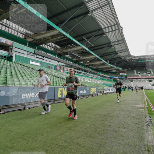 05.10.2025 - 20. swb-Marathon Bremen Michael Burmester http://msf.ph/oto/9229790 05.10.2025 12:44:13 Laufen im Stadion 288, 329, 506, 539, 548, 706, 917, 1196, 1992, 2092, 2249, 3150, 3982, 4422, 5014, 5908, 7099, 7373, 7525, 7949, 8030, 8275, 577, 628, 706, 1641, 1745, 2967, 3435, 3580, 4369, 4631, 4867, 5287, 5495, 5815, 5988, 6224, 6385, 6912, 7269, 7668, 7816, 7834, 8053, 8593, 9095 meine-sportfotos.de