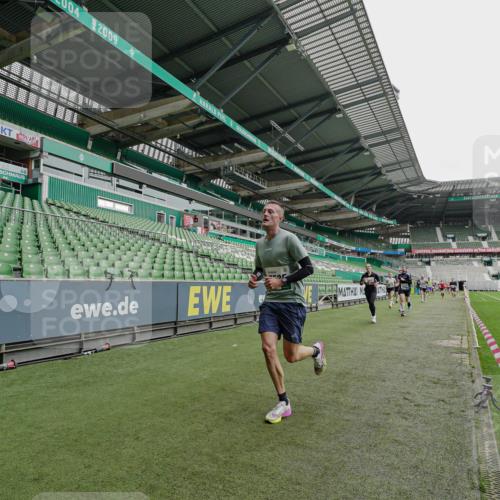 05.10.2025 - 20. swb-Marathon Bremen Michael Burmester http://msf.ph/oto/9229806 05.10.2025 12:44:19 Laufen im Stadion 288, 329, 506, 539, 548, 642, 657, 917, 1196, 1992, 2092, 2249, 3150, 3219, 3251, 3982, 4422, 5014, 5908, 6633, 7099, 7373, 7525, 7949, 8030, 8169, 8275, 8351, 8382, 577, 706, 2967, 3435, 3580, 4369, 4631, 4867, 5014, 5287, 5495, 5815, 5988, 6224, 6385, 6912, 7816, 7834, 8593, 9095 meine-sportfotos.de