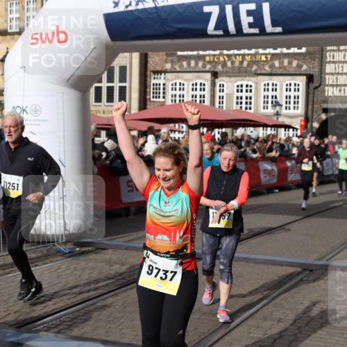 05.10.2025 - 20. swb-Marathon Bremen Yannick Fuchs http://msf.ph/oto/9229808 05.10.2025 10:59:41 Ziel 9609, 9737, 9991, 10209, 10391, 10760, 10809, 11251, 11267, 11456, 11657, 11728 meine-sportfotos.de