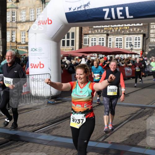 05.10.2025 - 20. swb-Marathon Bremen Yannick Fuchs http://msf.ph/oto/9229822 05.10.2025 10:59:41 Ziel 9609, 9737, 9991, 10209, 10391, 10760, 10809, 11251, 11267, 11456, 11657, 11728 meine-sportfotos.de