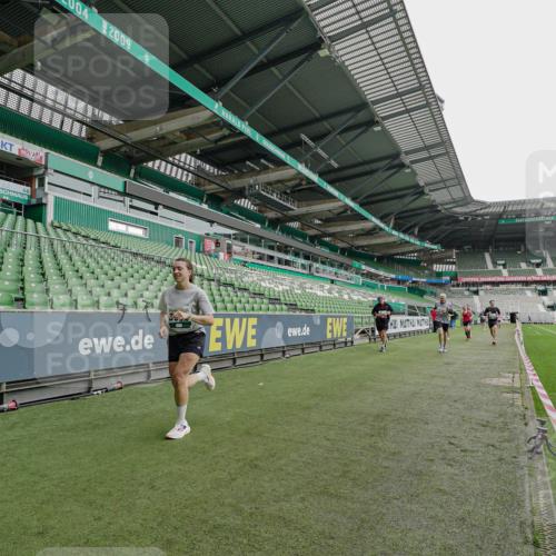 05.10.2025 - 20. swb-Marathon Bremen Michael Burmester http://msf.ph/oto/9229823 05.10.2025 12:44:24 Laufen im Stadion 288, 329, 506, 539, 548, 642, 657, 917, 1196, 2013, 2092, 2188, 2249, 3150, 3219, 3251, 3982, 4422, 5908, 6633, 7099, 7373, 7525, 7949, 8030, 8169, 8351, 8382, 577, 706, 1992, 2967, 3435, 4369, 4631, 4867, 5014, 5287, 5495, 5988, 6385, 6912, 7816, 7834, 8275, 8593, 9095 meine-sportfotos.de