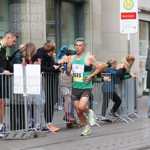 05.10.2025 - 20. swb-Marathon Bremen Strokosch-Dieckow http://msf.ph/oto/9229828 05.10.2025 10:37:07 Ziel 9565, 9586, 10358, 10704, 11021, 11213, 9565, 9586, 10358, 10704, 11021, 11213 meine-sportfotos.de