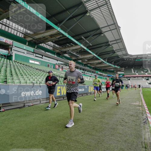 05.10.2025 - 20. swb-Marathon Bremen Michael Burmester http://msf.ph/oto/9229831 05.10.2025 12:44:27 Laufen im Stadion 288, 329, 506, 539, 548, 642, 657, 917, 1196, 2013, 2092, 2188, 2249, 3150, 3219, 3251, 3982, 4422, 5908, 6633, 7099, 7373, 7525, 7949, 8030, 8169, 8351, 8382, 288, 577, 706, 1992, 2967, 3435, 4369, 4631, 4867, 5014, 5287, 5495, 5988, 6385, 6912, 7816, 7834, 8275, 8593, 9095 meine-sportfotos.de