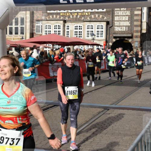 05.10.2025 - 20. swb-Marathon Bremen Yannick Fuchs http://msf.ph/oto/9229833 05.10.2025 10:59:41 Ziel 9609, 9737, 9991, 10209, 10391, 10760, 10809, 11251, 11267, 11456, 11657, 11728 meine-sportfotos.de