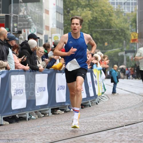 05.10.2025 - 20. swb-Marathon Bremen Strokosch-Dieckow http://msf.ph/oto/9229835 05.10.2025 12:28:44 Ziel 542, 1113, 1948, 2053, 2159, 2292 meine-sportfotos.de