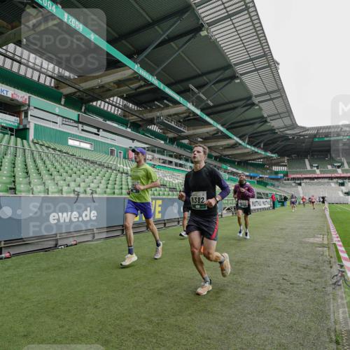 05.10.2025 - 20. swb-Marathon Bremen Michael Burmester http://msf.ph/oto/9229838 05.10.2025 12:44:29 Laufen im Stadion 329, 506, 539, 548, 642, 657, 819, 917, 1196, 2013, 2092, 2188, 2249, 3150, 3219, 3251, 3982, 4358, 4422, 5908, 6633, 7099, 7373, 7525, 7949, 8030, 8169, 8351, 8382, 288, 706, 1992, 2967, 3435, 4369, 4631, 4867, 5014, 5287, 5495, 5988, 6385, 6912, 7816, 8275, 8593, 9095 meine-sportfotos.de