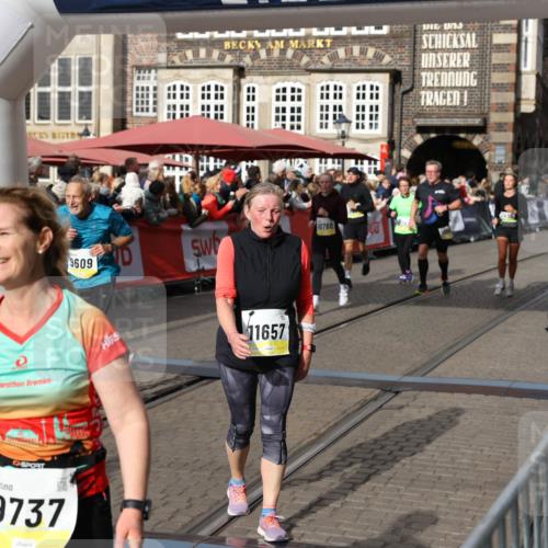 05.10.2025 - 20. swb-Marathon Bremen Yannick Fuchs http://msf.ph/oto/9229847 05.10.2025 10:59:42 Ziel 9609, 9737, 9991, 10209, 10760, 10809, 11251, 11267, 11456, 11657 meine-sportfotos.de