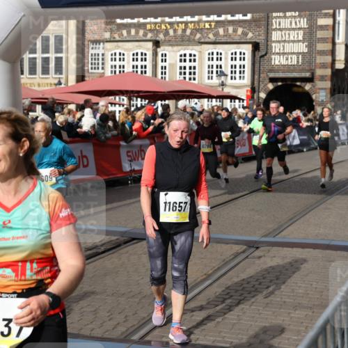 05.10.2025 - 20. swb-Marathon Bremen Yannick Fuchs http://msf.ph/oto/9229857 05.10.2025 10:59:42 Ziel 9609, 9737, 9991, 10209, 10760, 10809, 11251, 11267, 11456, 11657 meine-sportfotos.de